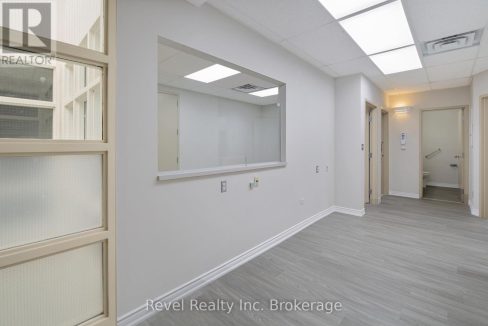 29778010-4.jpg