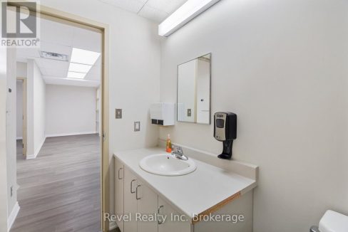 29778010-8.jpg