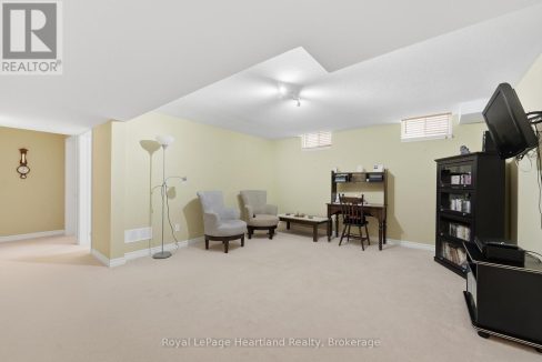 29789039-21.jpg