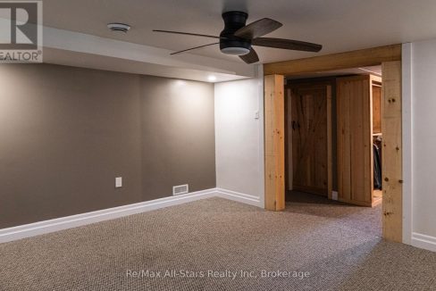 29790846-1a765792e5-25.jpg