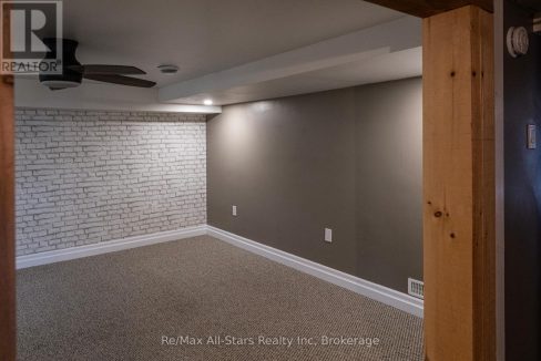 29790846-1a765792e5-26.jpg
