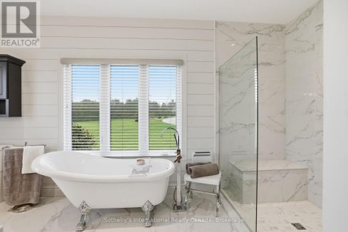 29798602-17.jpg