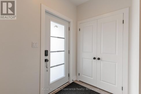 29798705-9.jpg