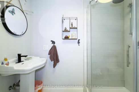 29799051-d8c44fcde5-33.jpg