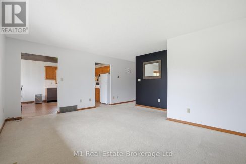 29811320-9.jpg