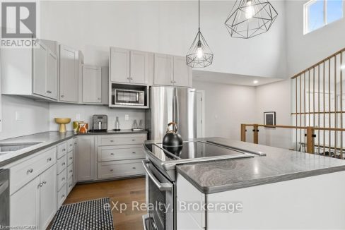 29812084-6.jpg