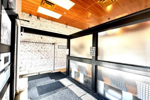 29832509-8f54589be4-6.jpg