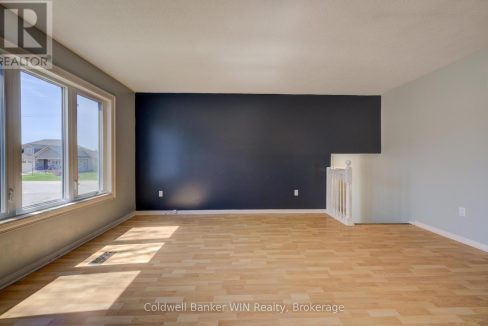 29838873-6.jpg