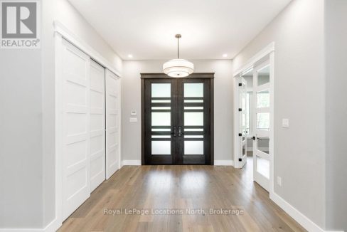 29855064-6.jpg