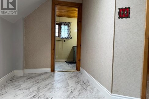 29868920-12.jpg