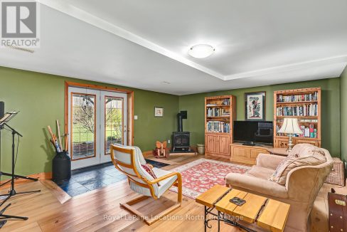 29872649-d57c50445d-17.jpg