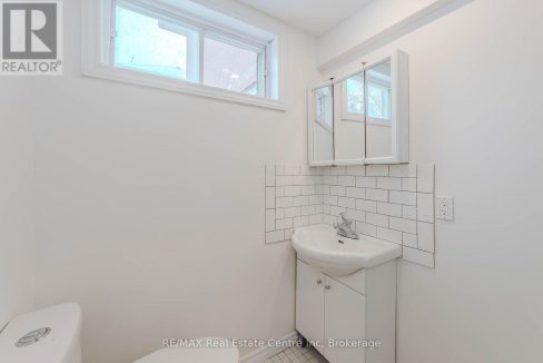 29891233-7.jpg