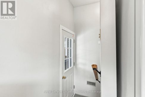 29894091-25.jpg