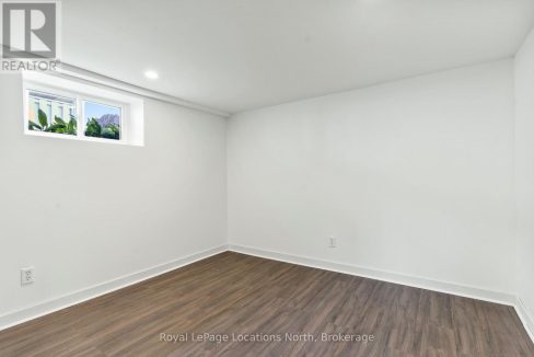 29894091-30.jpg