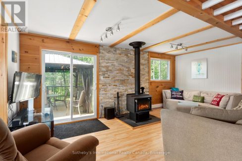29894422-3.jpg
