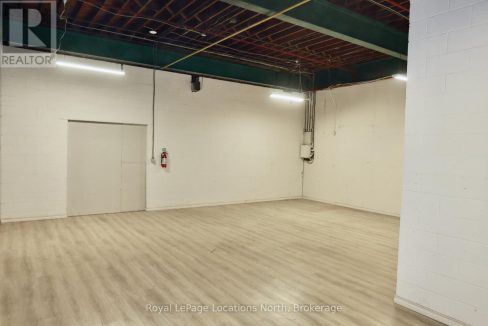 29896613-2.jpg