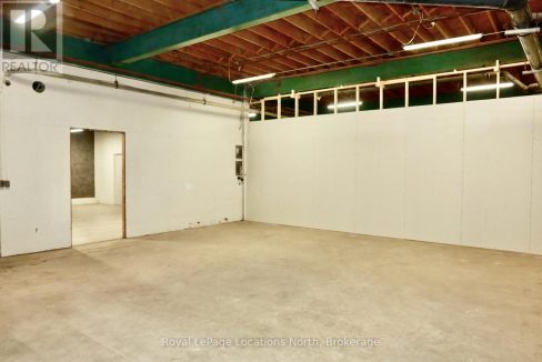 29896613-6.jpg