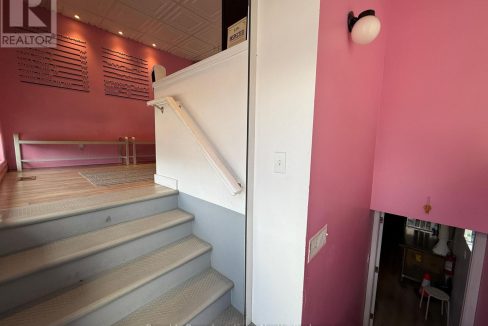 29901667-9.jpg