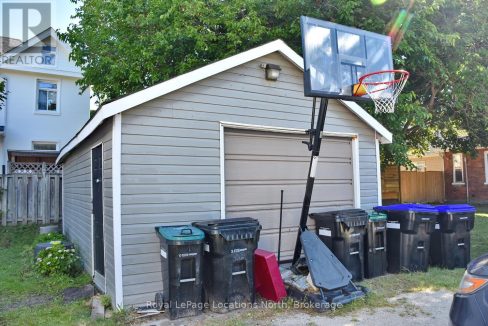 29903733-13.jpg