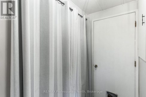 29920807-cce928683d-27.jpg