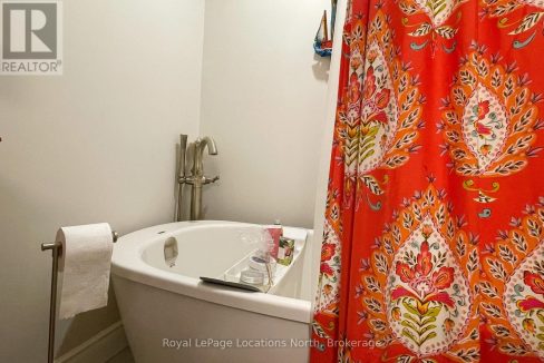 29921764-da4573bd43-20.jpg