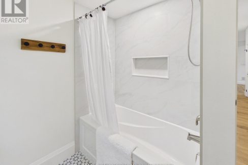 29933552-ca07a3ba4e-28.jpg