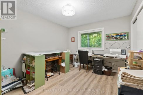29943995-bd7029105f-18.jpg