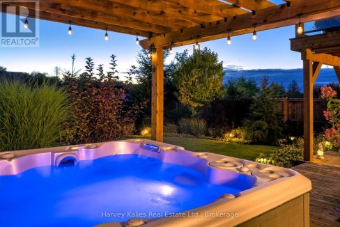 29946708-83c21aff0e-49.jpg