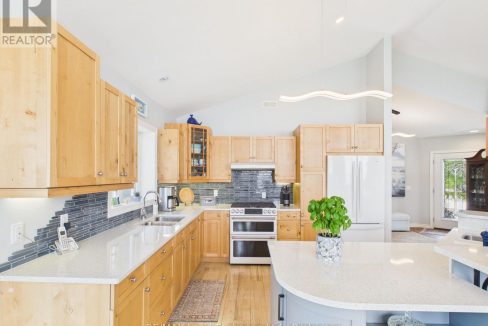 29976867-c7051fcf5d-8.jpg