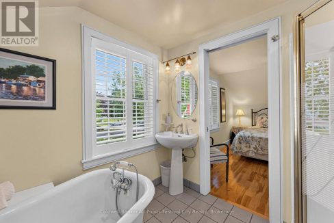 29977702-a6cbaed34d-21.jpg