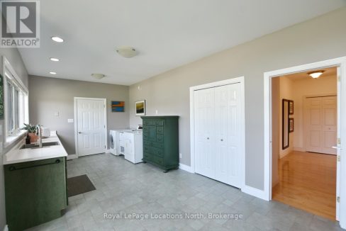 29985161-ce07885854-23.jpg