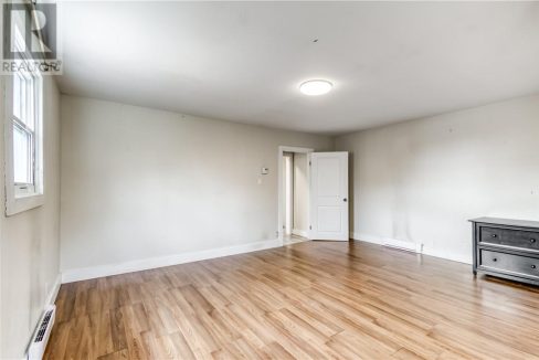 29994576-28240761b8-12.jpg