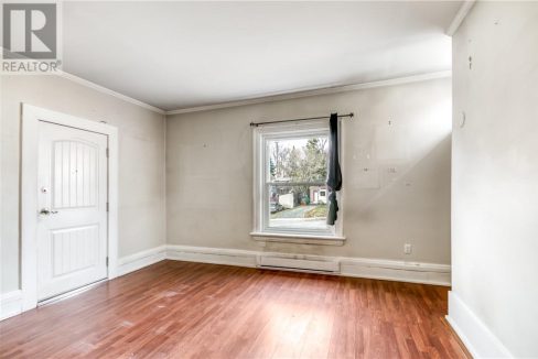 29994576-28240761b8-3.jpg