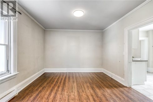 29994576-28240761b8-6.jpg